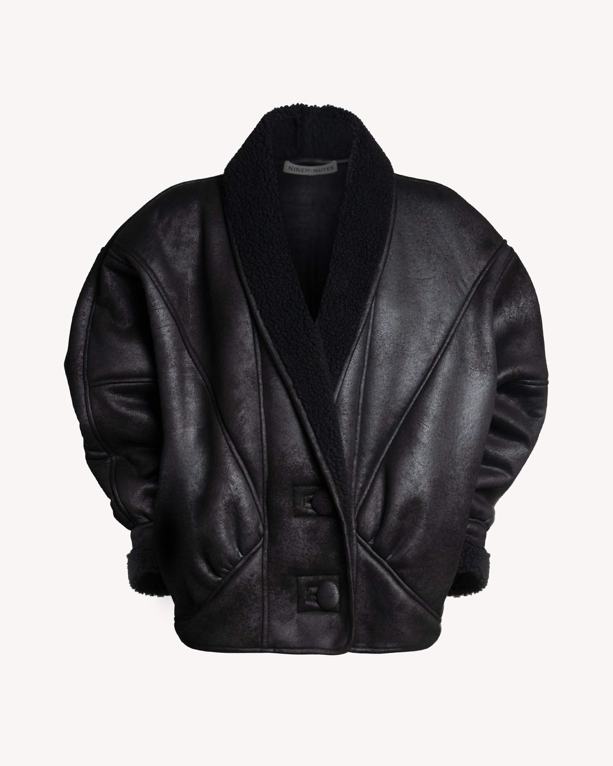 La coupe classique en peau de mouton retournée noire